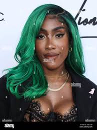 Amber Streeter's Instagram, Twitter & Facebook