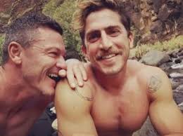 He is the son of yvonne (lewis) and david evans. Luke Evans Confirms Split From Rafael Olarra After 18 Months Together It Is What It Is 9celebrity