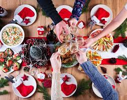 I know that the festive season can feel like one big overindulgence, so while you're here make sure you check out my tips on. Premium Photo Smiling Caucasian Blonde Pregnant Woman Preparing Healthy Meal For Christmas Dinner Next To Her Standing Her Mother Both Having Santa Hats On Heads Kitchen Interior