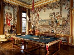 Le Billard Cette Piece Etait Tres Importante Au Xviie Siecle Puisque Le Billard Etait Un Jeu Fort Apprecie Chateaux Interiors Authentic Decor Billiard Room