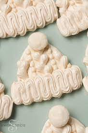 For more of my knit cookies head on over to. Cable Knit Hat Meringue Cookies Sweetambssweetambs