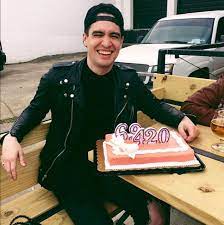 He is the son of boyd urie (father) and grace nani urie (mother). Brendon Celebrating His Birthday In Nashville Brendon Urie Musik Leben