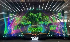 Today, we're excited to showcase another incredible project from Poland! ✨  Bestsellery Empiku 2024, with stunning lighting design by Artur Szyman and  his fantastic team. This year's stage featured ACME TORNADO and