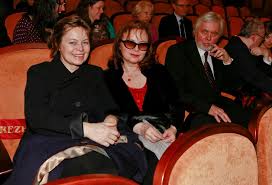 O otce a maminku přišly za velmi dramatických okolností. Smutne Narozeniny Arabely Ci Boruvky Z Basniku Sestra Zesnule Libuse Safrankove Miroslava Ma Triasedesat