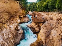 Planifici o calatorie in lepsa, romania? Cascada Putnei Din Vrancea Planiada