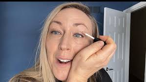 Amazon.com: Mary Kay Liquid Eye Shadow Light Beam : Beauty & Personal Care