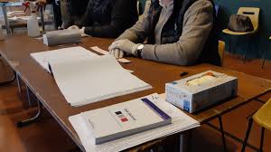 Mon fils de 18 ans votait pour la première fois, mais il a dû partir loin de marseille pour la fête des pères, il ne reviendra pas voter plus tard, c'est une atteinte à nos droits!, a. La Ville De Tours Manque De Presidents Et D Assesseurs Pour Le Deuxieme Tour Des Municipales