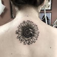 Black And Grey Sunflower Tattoo Designs Celebrate The Beauty Of Nature With These Inspirational Sunflower Tattoos Tatuagem Tatuagens Tatoo