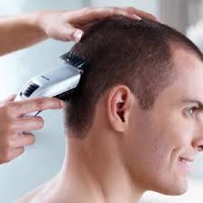 Couper une petite section de cheveux à la fois. Comparatif Des Meilleures Tondeuses Pour Cheveux En Mai 2021