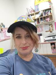 Catch me at weis how bout that 💚 take a look at her earrings!!