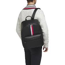 Livraison maintenue pendant le confinement. Sac A Dos Tommy Hilfiger A Bandes Cuir Noir Tommy Hilfiger Maroquinerie Sac A Dos Homme