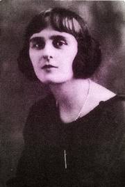 LA PANÉGYRISTE D'IBERVILLE =- Yvonne Labelle s'est illustrée comme  bibliothécaire, journaliste, romancière et surtout comme l'auteur de la  chronique d'Iberville la plus minutieuse jamais parue à ce jour.