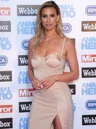 Ferne Mccann Admits Life Was Boring Before She Became A Mum Im So Glad I Have Sunday In My Life Ferne Mccann Love Island How To Become