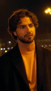 De todas las formas en las que Víctor podía volver, la de “como amigo” no  nos la esperábamos. #ValeriaNetflix