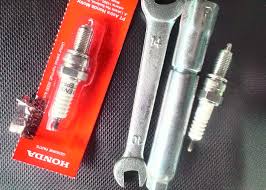 Pada kesempatan kali ini saya akan mentutorialkan cara membuka dan memasang busi di motor honda beat street saya juga tau. Kapan Waktu Ganti Busi Standar Motor Honda Ini Jawabanya Blogotive