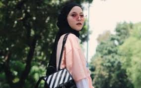 Nissa sabyan lahir di jakarta pada tanggal 23 mei 1999. Beredar Status Wa Nissa Sabyan Curhat Soal Ujian Hidup Usai Diterpa Isu Pelakor Asli Atau Palsu
