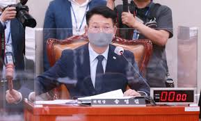 북한 인권 개선을 위해 노력해 온 영국의 데이비드 올턴(david alton) 상원의원은 탈북 여성들의 인신매매가 심각한 인권 유린 문제라고 지적하며. ì „ë‚¨ì¼ë³´
