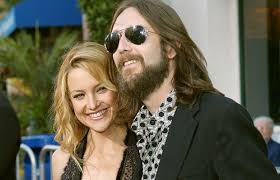 Black crowes singer chris robinson weds actress kate hudson. Kate Hudson And Chris Robinson The Starlet Married The Frontman For The Black Crowes In 2000 They Married On Celebrity Couples The Black Crowes Celebrities