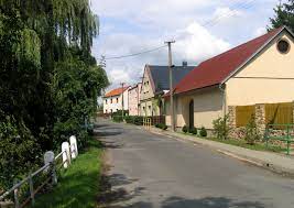 Nová ves is a hamlet in central bohemia and has about 27 residents. Nova Ves Okres Praha Vychod Wikipedia