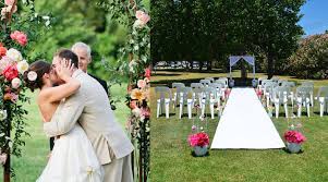 Bodas low cost es nuestro pack completo más economico con el que te cubrimos la boda desde el coctel de bienvenida hasta la barra libre. Cuanto Cuesta Una Boda En Espana Precios En 2021