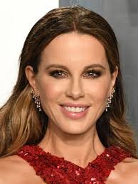 Kate Beckinsale is 51 today, Happy Birthday Kate Beckinsale 🎁🎂 Kathrin  Romany Beckinsale is an English actress. The only child of actors Richard  Beckinsale and Judy Loe, she debuted onstage in a