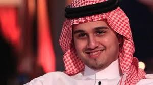 عودة الفنان عباس إبراهيم للغناء تشعل الوسط الفني