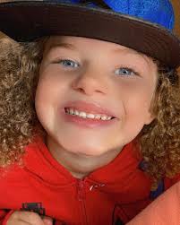 Mona Chaney's Instagram, Twitter & Facebook