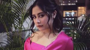Tidak disangka, setelah melepas celananya, fadil jaidi malah menghadap kamera. Diingatkan Dosa Pegangan Tangan Ini Pembelaan Prilly Latuconsina Showbiz Liputan6 Com