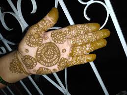 Round Mehndi Designs Simple Circle Round Mehndi Design For Beginners Here is the best round mehndi designs for back hand. round mehndi designs simple circle