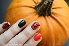 Julia is invited to a halloween party tonight and she needs your help to get ready. Tutorial Halloween Spider Web Nail Art