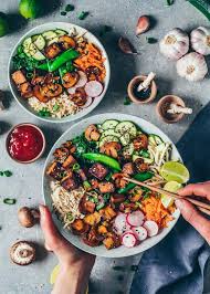 Veganes Bibimbap Ist Ein Beliebtes Koreanisches Gericht Mit Reis Gemuse Und Tofu Das Rezept Ist Super Einfach Zuzubereiten Gesund Lec Bibimbap Rezepte Tofu