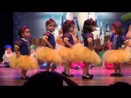 Debbie Doo Dance Song For Kids Roll Your Hands With Dance School Youtube Branca De Neve Escola Danca Sete Anoes