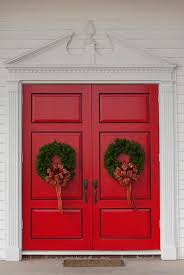 Free for commercial use no attribution required high quality images. 25 Beautiful Christmas Wreaths And Garlands Winter Door Decoration Ideas
