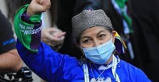 Elisa loncón antileo, nada o 23 de xaneiro de 1963 na comunidade de lefweluan de traiguén, na rexión de araucanía, é unha lingüista e política mapuche, activista dos dereitos indíxenas.en 2021, loncón foi elixida como unha das representantes do pobo mapuche para a convención constitucional.logo da creación do órgano constituínte, loncón foi elixida presidenta da convención. Bryfmukqb6 Vqm