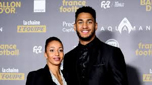 Estelle mossely, née le 19 août 1992 à créteil 1, est une boxeuse française qui combat en poids légers (moins de 60 kg).elle est la première boxeuse française à remporter le titre aux jeux olympiques et également la première française sacrée championne du monde après un titre olympique. Estelle Mossely Enceinte De Son Deuxieme Enfant Elle Annonce Sa Separation De Tony Yoka