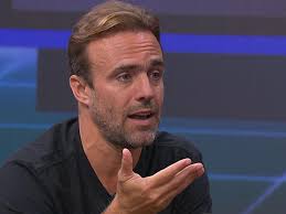 Roger sobre Ronaldo: 'Não tem que ficar triste com cobrança de torcedores' 