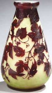 Andre Delatte 1887 1953 Vase Piriforme En Verre Double A Col Ourle Decor De Feuilles De Vigne Et De Grappes De Raisins B Glass Blowing Art Nouveau Lalique