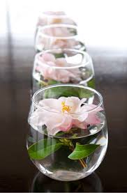 Anyway, i'll tell you the basic way of making a floating holder, and then you may use your creative side to create a centerpiece. 16 Stunning Floating Wedding Centerpiece Ideas Elegantweddinginvites Com Blog