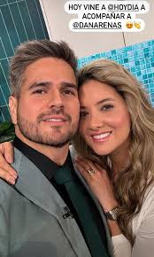 Daniela Álvarez acompaña a Daniel Arenas en 'Hoy Día'
