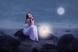 À l'inverse, la nouvelle lune est notifiée par une lune comme la pleine lune, chaque nouvelle lune est associée à un signe astrologique, avec lequel vous pouvez travailler. Pleine Lune Du 27 Fevrier 2021 Changements Positifs Et Realisations Esprit Spiritualite Metaphysiques