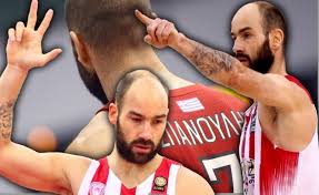 Ο σπανουλησ εφτυσε μια φιλαθλο μετα απο καβγα…!!!? Wdw9j2kfjjwhqm