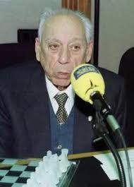 Un poco historia del mundo de radioaficionados** Vivo en Segovia  (alrededor) y tenía el gusto de conocer el fundador de Radio Segovia Don  Antonio Hernandez Asiain. Tambien y radioaficionado con el indicativo