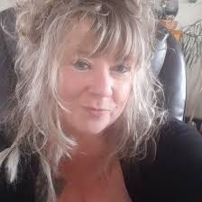 Julie Shively's Instagram, Twitter & Facebook