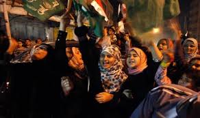 Jika israel dan as tetap mencaplok wilayah tepi barat berdasarkan perjanjian koalisi negara yang baru saja dibuat secara sepihak oleh israel itu, maka dapat dipastikan dalam waktu dekat ini perang besar antara palestina dan israel akan kembali terjadi. Perang Israel Lawan Palestina Tak Akan Berakhir Kompasiana Com