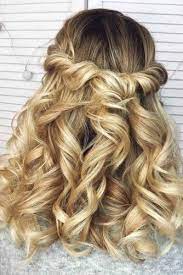 35 Graduation Hairstyles To Pair With Your Cap And Look Great Graduation Hairstyles Graduation Hairstyles With Cap Grad Hairstyles