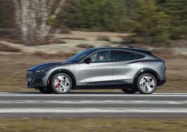 Perhaps 'muscle car' springs to mind, or even 'motown', given that the music and the mustang originated from that automotive mecca. Ford Mustang Mach E Mit Galopp Ins Elektrozeitalter Ace