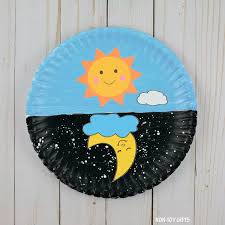 When we see the full moon it is because more light is hitting the surface of the moon we see. Day And Night Craft For Kids Sun And Moon Printable