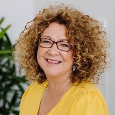 Debra Loftus's Instagram, Twitter & Facebook