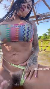 Gaby G Souza Pelada Mostrando A Buceta Peluda Tomando Banho De Rio - Cnn  Amador