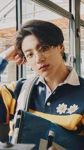 Seokjin terpaku begitu pintu apartementnya terbuka. Jungkook Pics On Twitter Bts Jungkook Foto Jungkook Bts Taehyung